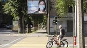 парень в маске